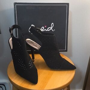 REI Sleek Black Women's Heels